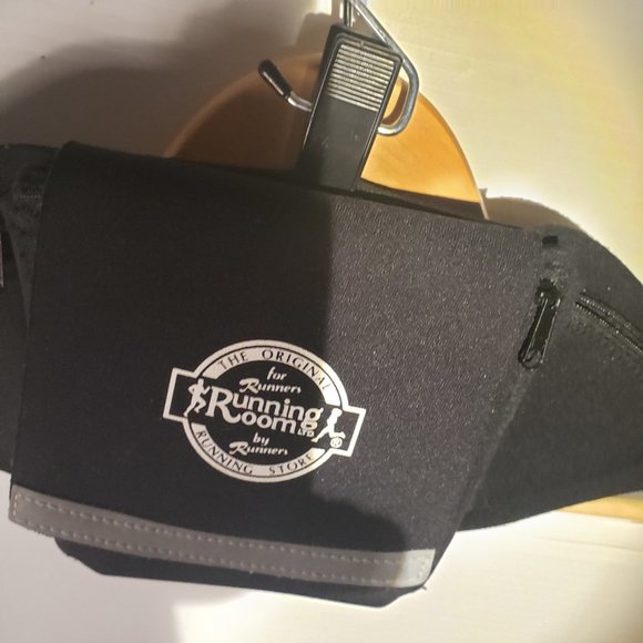 Runners Tune Belt Patented Bag black white bottle running room store adjustable - Picture 3 of 12